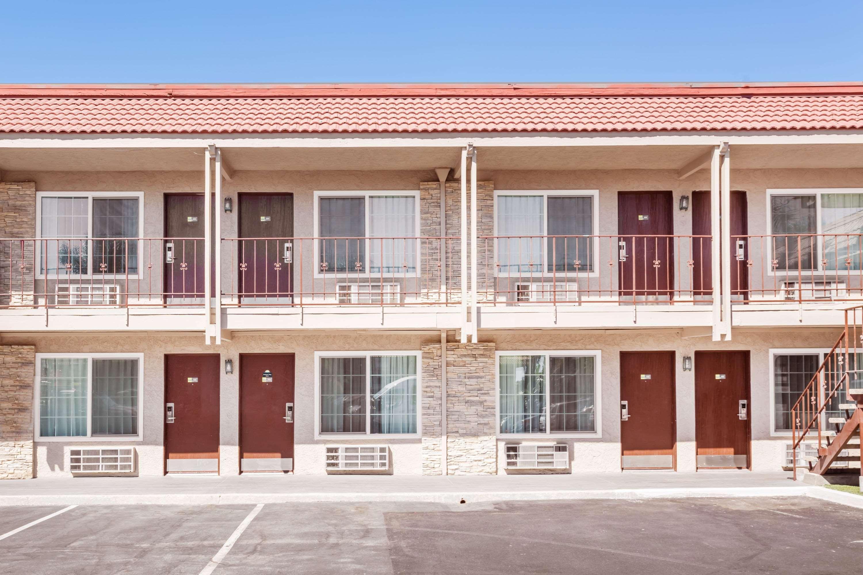 Days Inn & Suites By Wyndham Anaheim At Disneyland Park Luaran gambar
